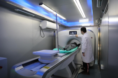 移動CT車駛入武漢科技大學醫院，科技助力復工復產體檢提速